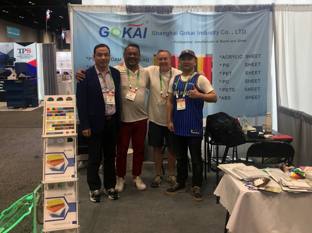 Group Photo with Clients at the Exhibition.png