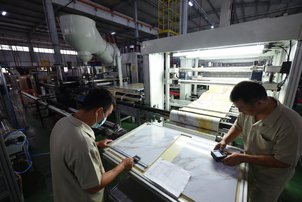 Линия по производству УФ-мрамора из ПВХ, контроль качества