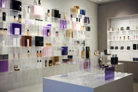 //iprorwxhpjjnlr5q.ldycdn.com/cloud/pqBpiKnllqSRqlqrpnqlip/Modern-Retail-Acrylic-Display-Wall.jpg