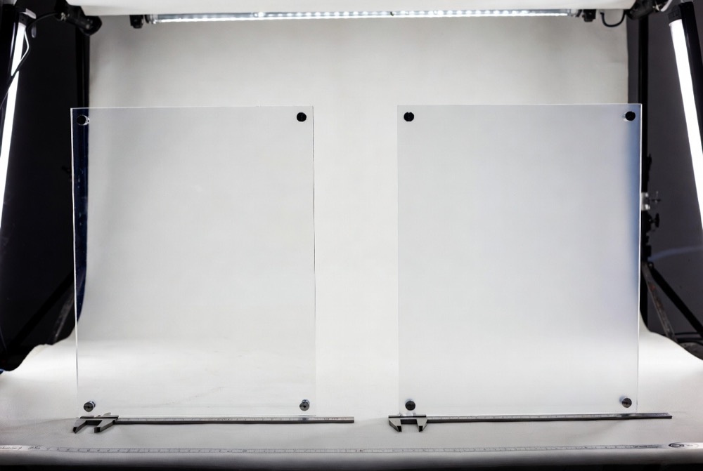 Сравнение бок о бок Акрил Поликарбонат Чистота